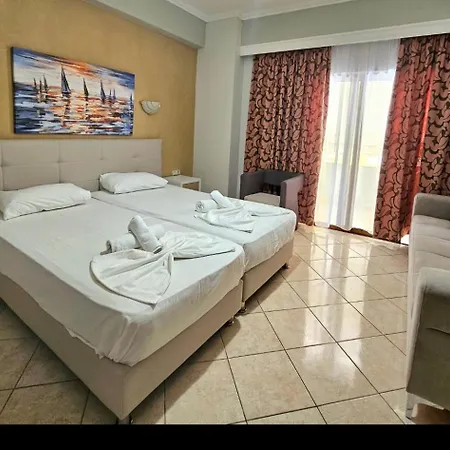 Pini Sarandë