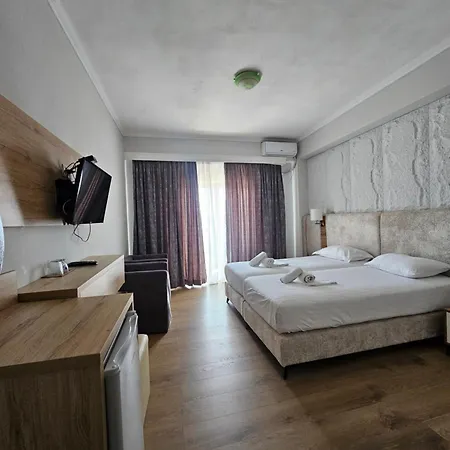 Pini 3* Sarandë